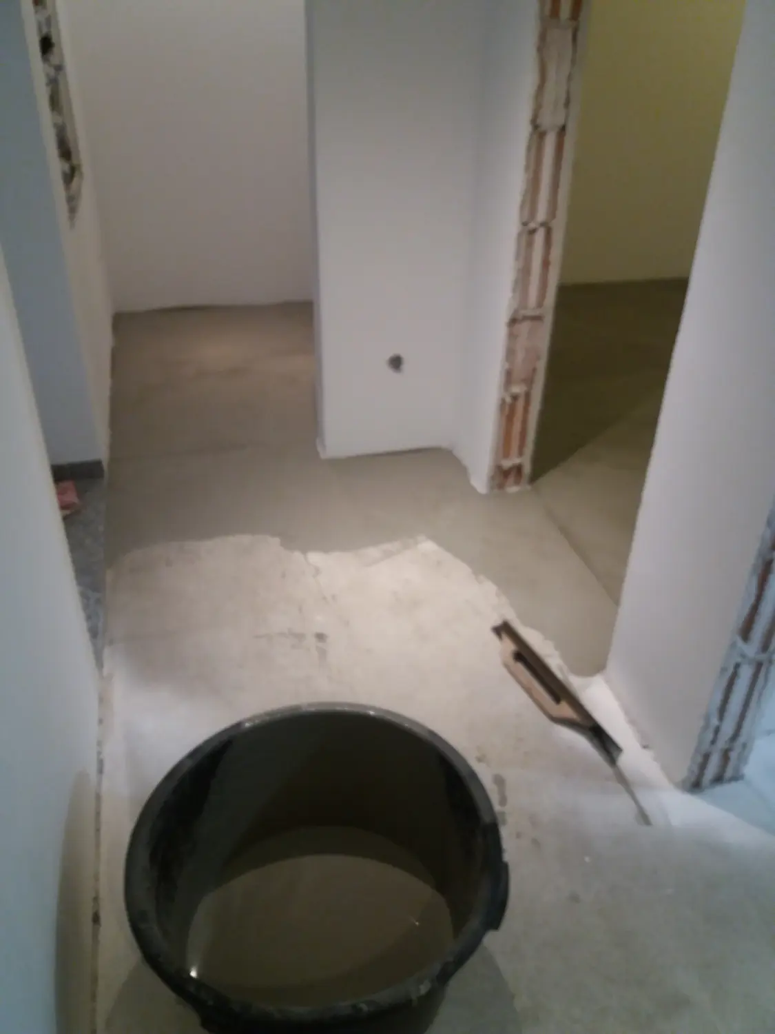 MAVI Bau & Dienstleistungen - Bauarbeiten - Bodenvorbereitung Spachtelarbeiten