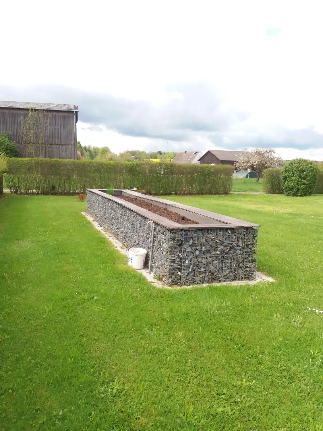 MAVI Bau & Dienstleistungen - Bauarbeiten - Aussenanlagen Hochbeet