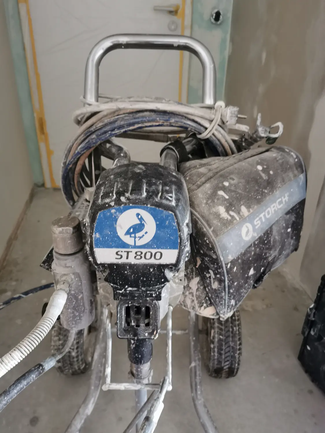 MAVI Bau & Dienstleistungen - Bauarbeiten - Erlus Malerspritzgerät