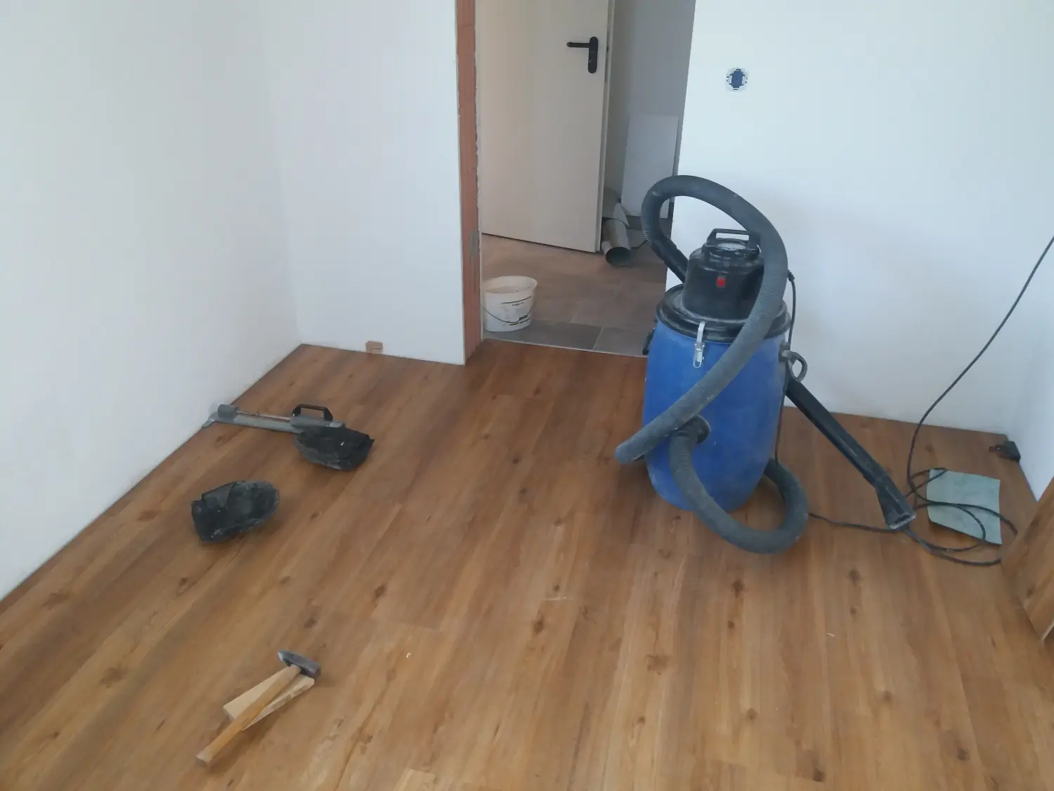 MAVI Bau & Dienstleistungen - Bauarbeiten - Bodenarbeiten