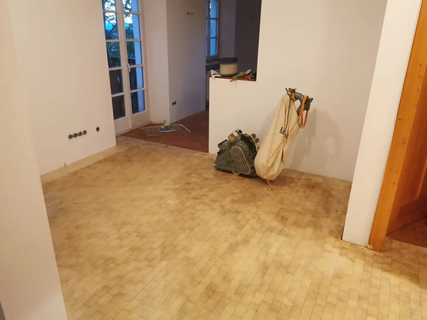 MAVI Bau & Dienstleistungen - Schleif- & Renovierungsarbeiten