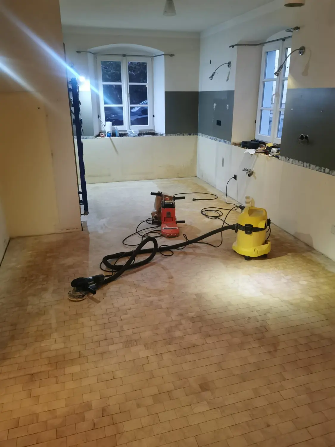 MAVI Bau & Dienstleistungen - Schleif- & Renovierungsarbeiten